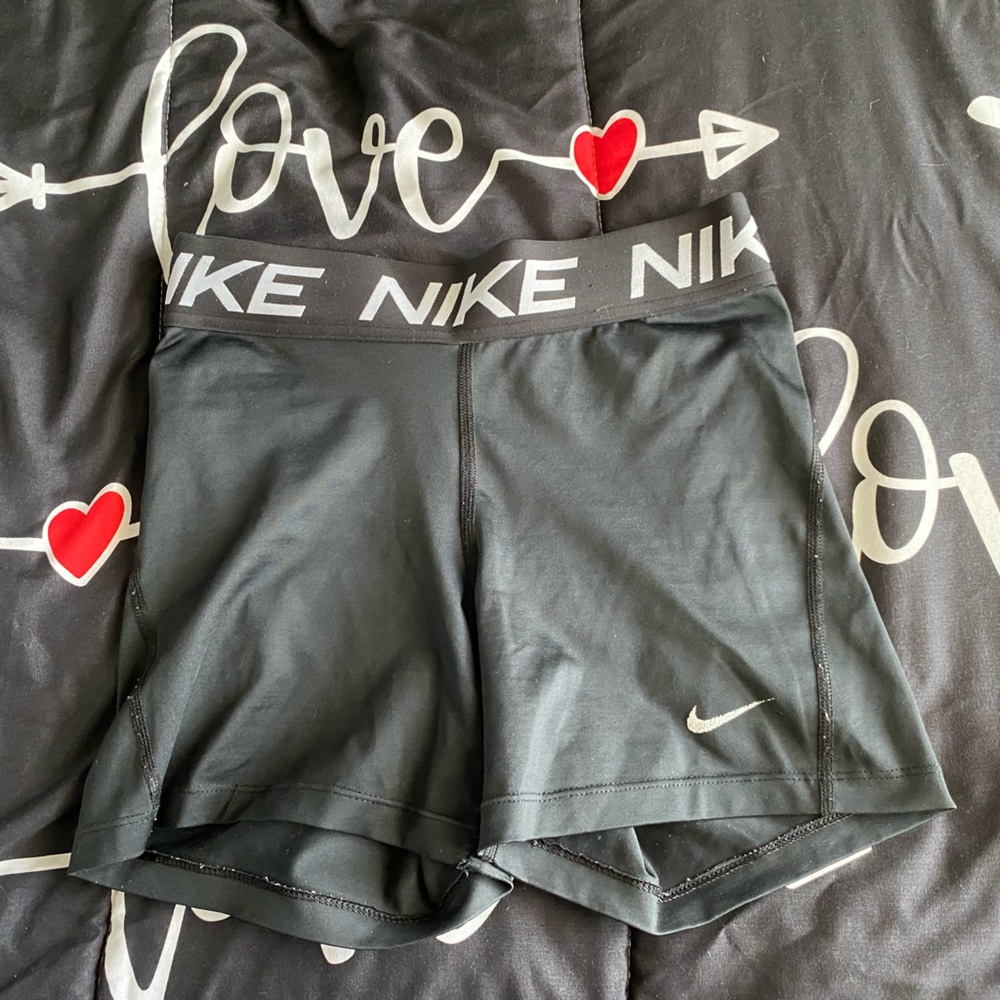 Nike shorts, Size S in Girl Youth